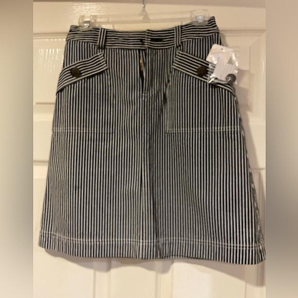 💕Host Pick 💕⬇️PDrop⬇️NWT Black and white striped jean like straight cut skirt - Picture 1 of 3